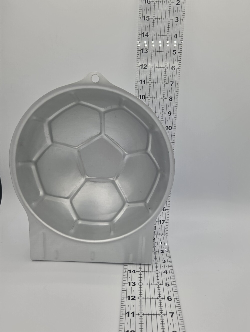 Wilton Soccerball Shaped Cake Pan Aluminum Non-Stick Silver 2L 450°F Hand Wash